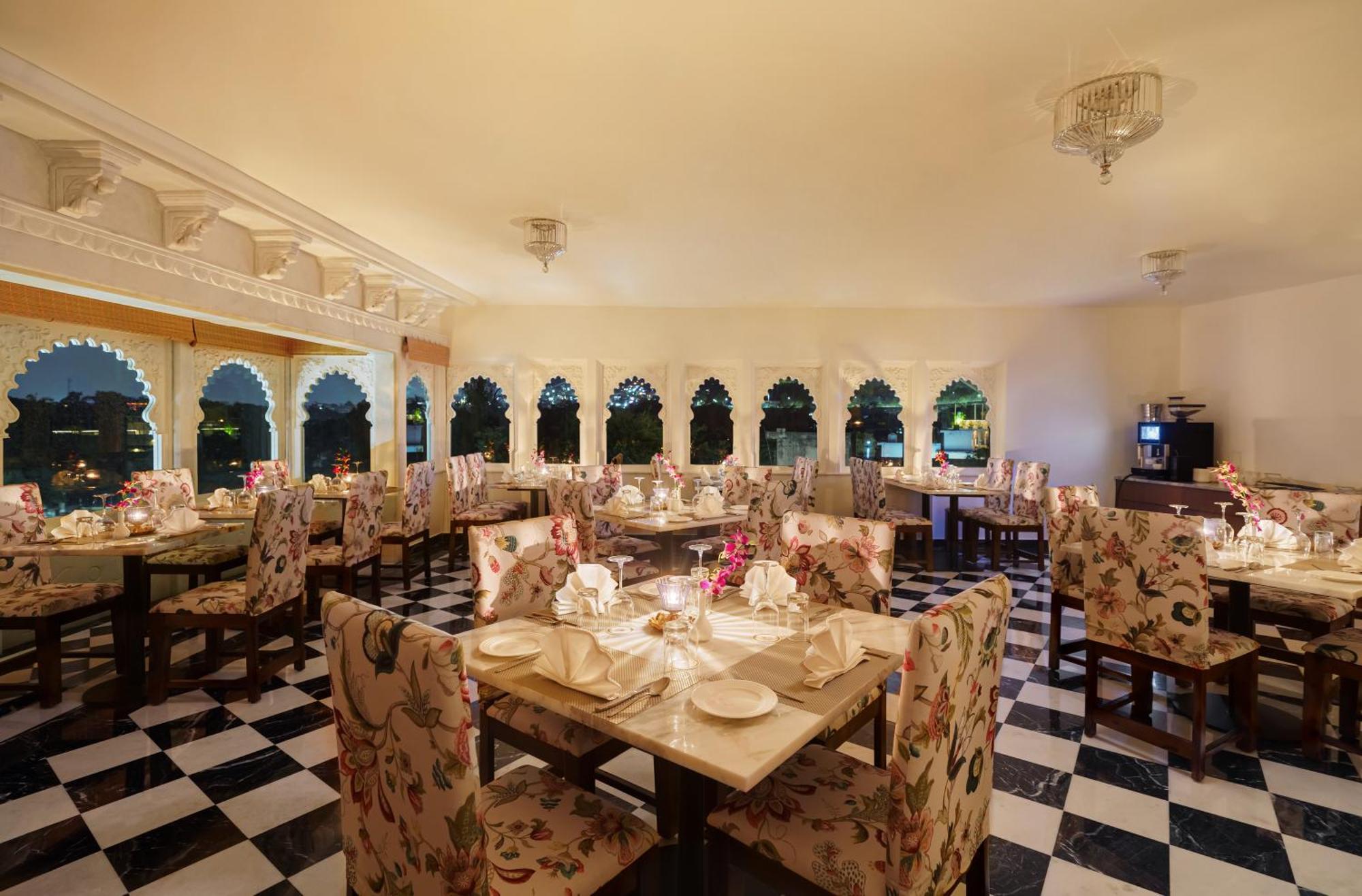 Chunda Haveli Hotel Удайпур Екстериор снимка