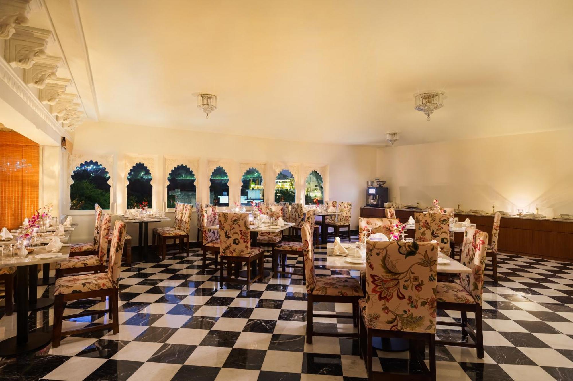 Chunda Haveli Hotel Удайпур Екстериор снимка